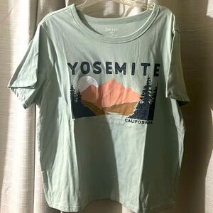 Zoe + Liv graphic t shirt xxl